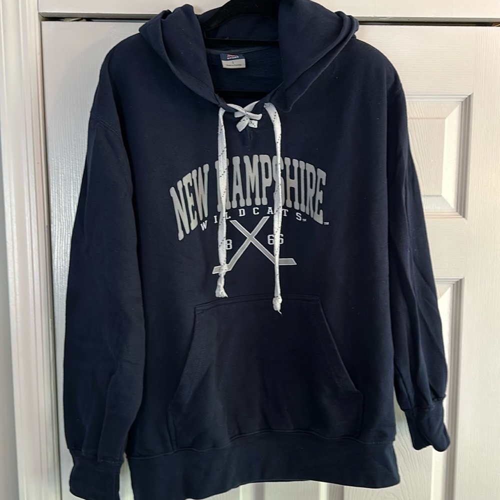 💙🤍 University of New Hampshire Wildcats Hoodie